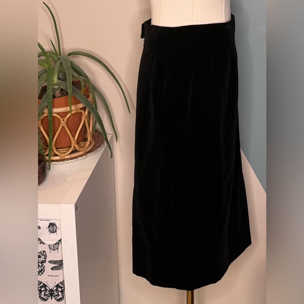 Escada by Margaretha Ley Black Velvet Pencil Skirt Germany 44 (US 8) Vintage - Picture 4 of 10